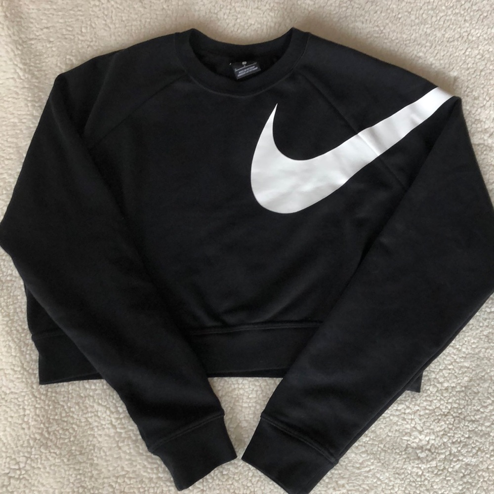 Nike Versa Graphic Crop